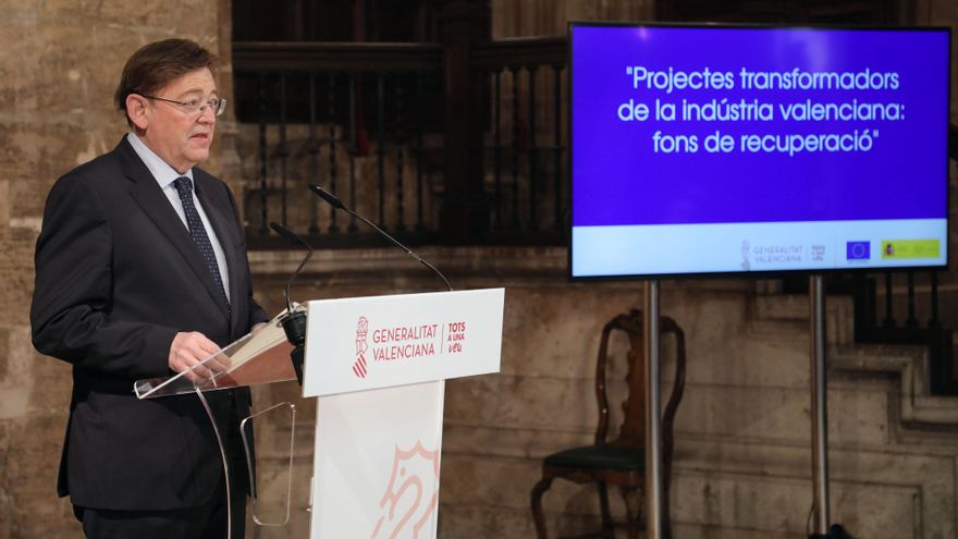 El president de la Generalitat, Ximo Puig, durante la firma de convenio con la industria.