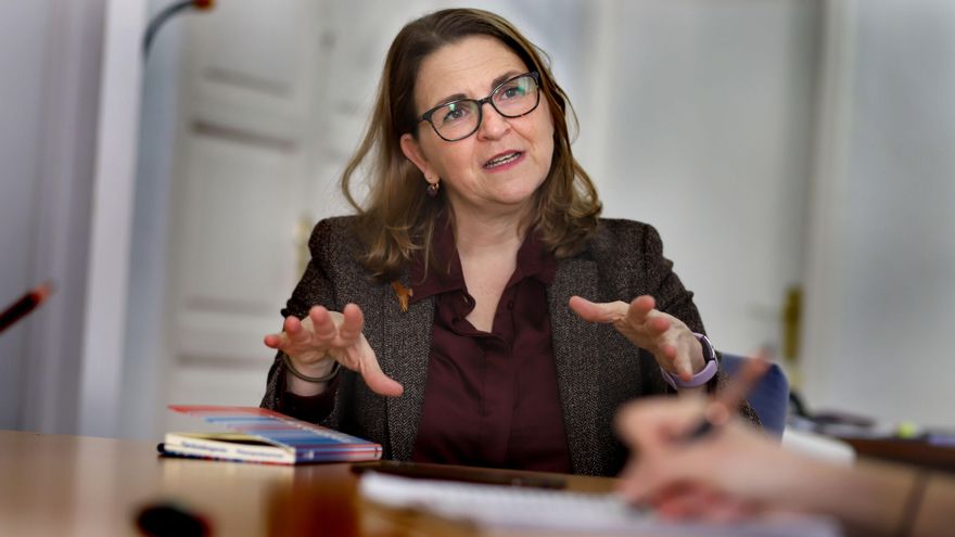 La secretaria autonómica Elena Cebrián durante la entrevista.