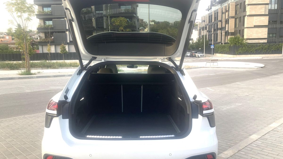 El maletero del Audi A6 Avant con todos los asientos en su posición normal.