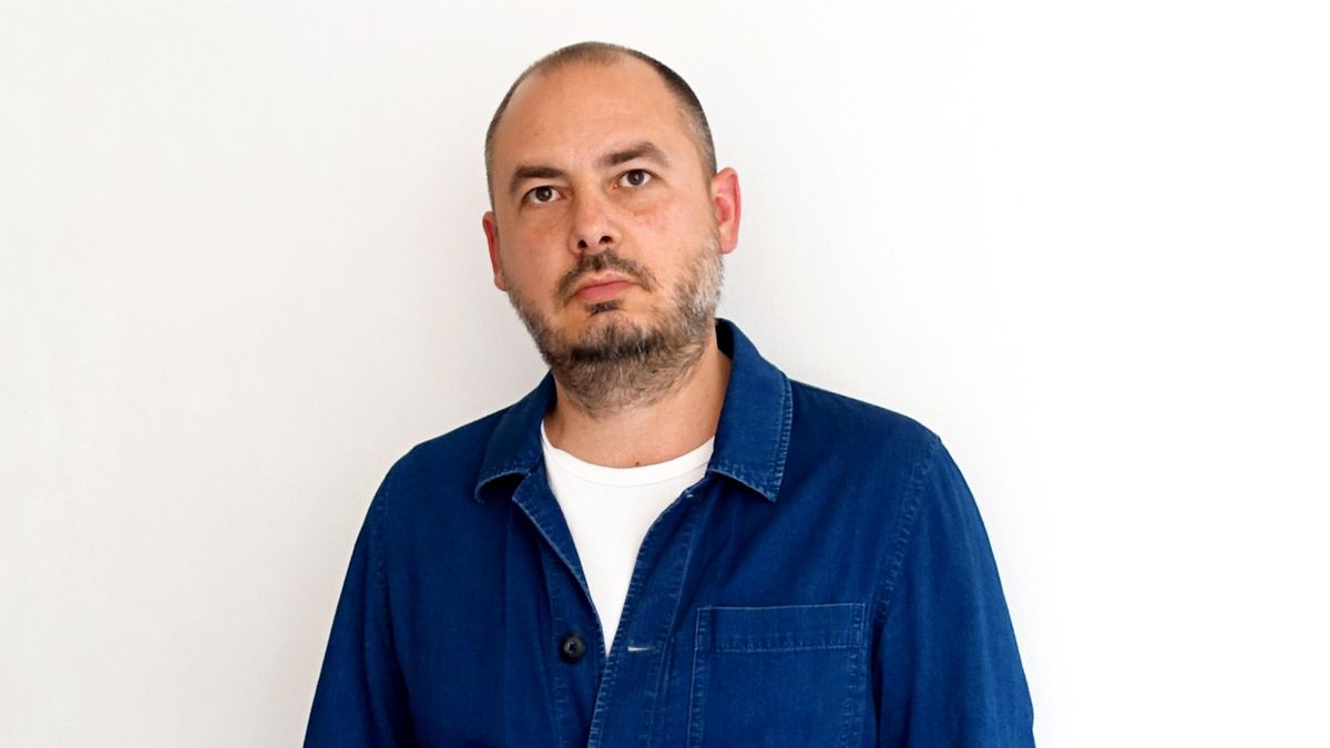 Oriol Vilanova, representante español en la Bienal de Venecia: "La postal tiene una promiscuidad nacional interesante"