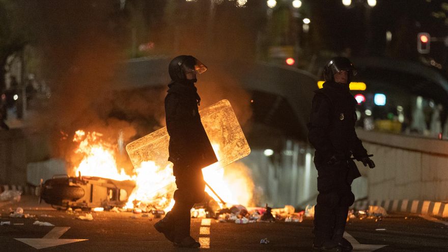 El PP condena un día después la violencia de las protestas sin dejar de señalar a Sánchez, al que equipara con los ultras