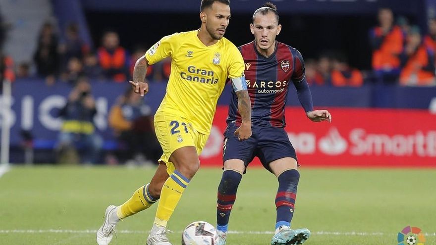 Marc Cardona salva a la UD Las Palmas