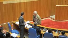 Las fotos de Feijóo y Dorado instalan el Parlamento gallego en la crispación