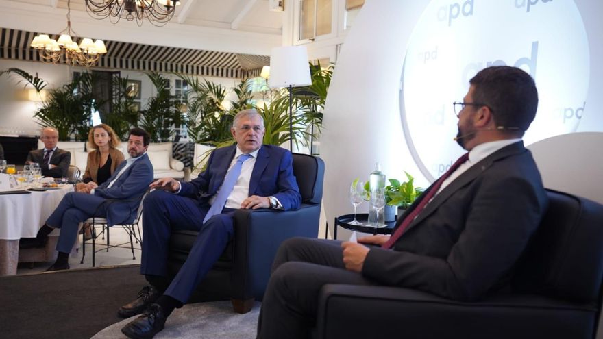 Uno de los encuentros organizados por la Asociación por el progreso de la Dirección celebrados en el Club Oliver de la capital chicharrera