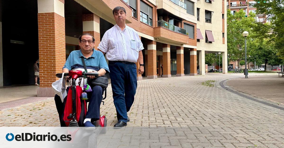Más de una hora esperando un taxi adaptado para personas con discapacidad en Logroño:  Si hay una urgencia médica estamos vendidos 