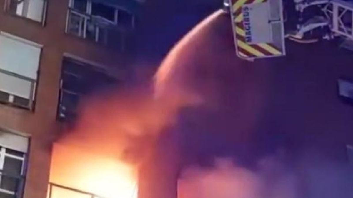 Un incendio en una vivienda de Puente de Vallecas deja cinco personas atendidas por inhalación de humo