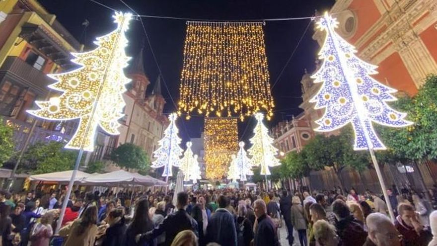 Piratas informáticos estafan al Ayuntamiento de Sevilla un millón de euros con las luces de Navidad