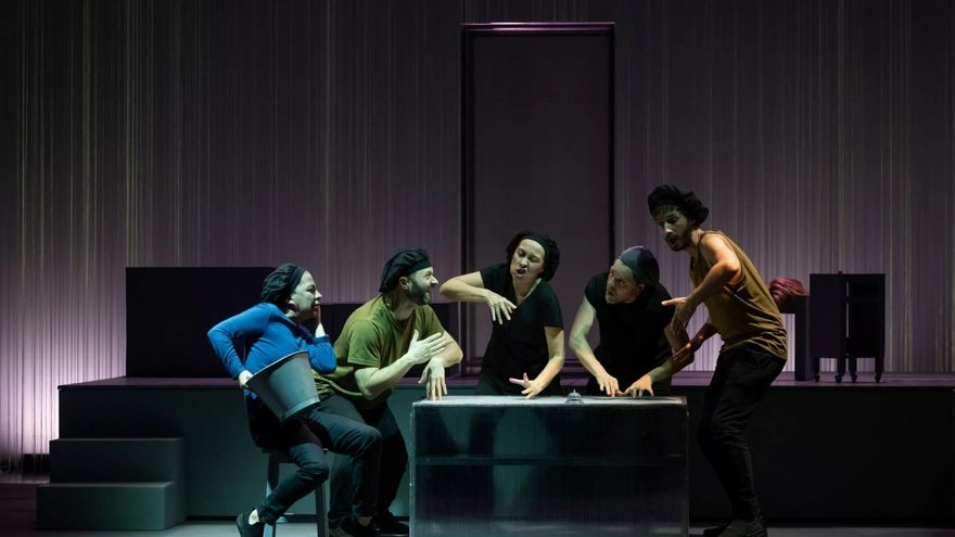 'El dragón de oro', la obra de Schimmelpfennig retrata la vida de los invisibles