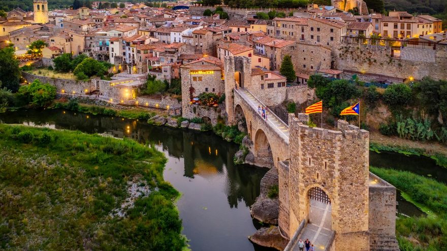 Besalú o la posibilidad de viajar en el tiempo visitando uno de los pueblos medievales más bonitos de España