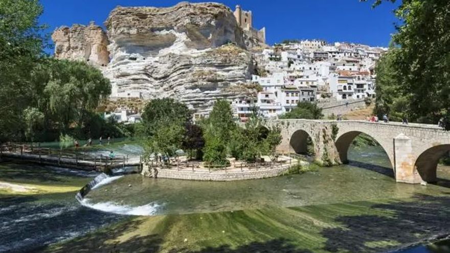 Se escapa un toro del encierro en Alcalá del Júcar y deja tres heridos