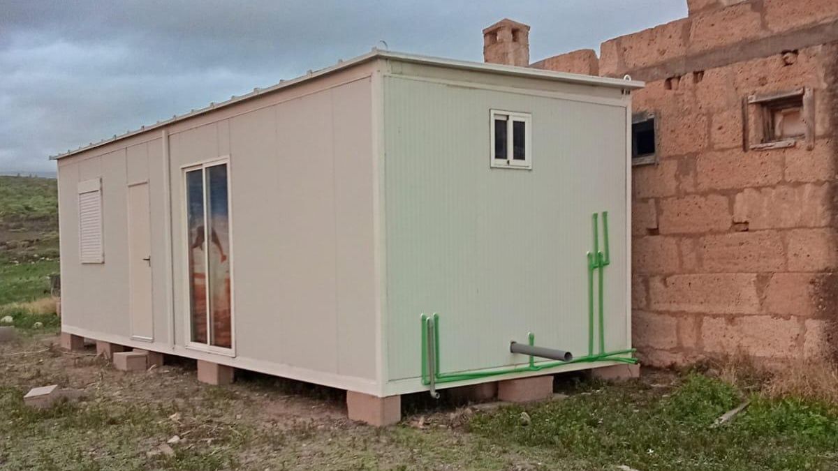 Instalaron una casa móvil en una finca con permiso del supuesto dueño; ahora les pueden multar con 600.000 euros