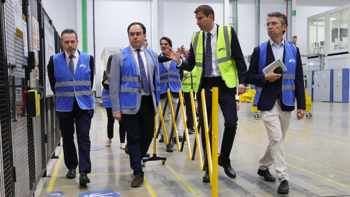 Pérez Llorca avanza la simplificación del procedimiento administrativo para autorizar que las plantas renovables puedan producir y almacenar energía
