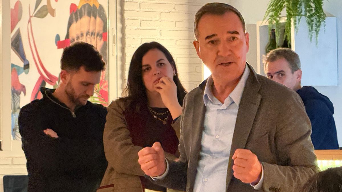 Robert Raga, durante el acto con militantes en València.