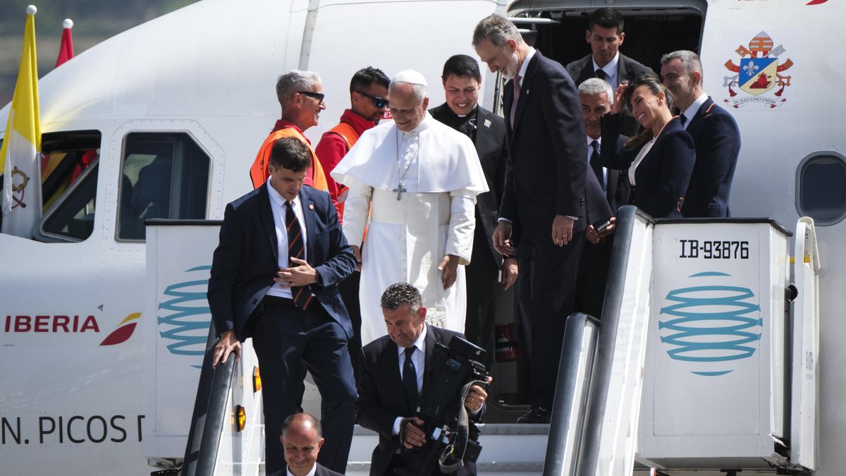 Una incidencia técnica obliga al Papa a bajarse del avión en el que iba a regresar a Roma desde Tenerife