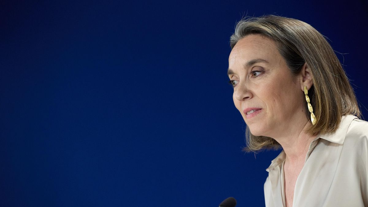 La secretaria general del PP, Cuca Gamarra, durante una rueda de prensa, en la sede del Partido Popular, a 18 de abril de 2024, en Madrid (España). Durante la comparecencia, se ha presentado el ‘Plan + Vivienda’ del Partido Popular, tras finalizar una reu
