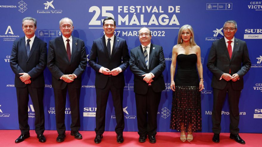 Juan Antonio Vigar, Francisco de la Torre, Juanma Moreno, Miquel Iceta, Patricia del Pozo y Francisco Salado, en el 'photocall' del Festival de Cine de Málaga