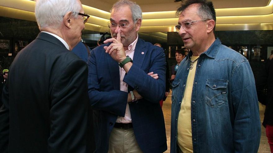 Peio García / ICAL El vicesecretario general de la UGT de CyL, Evelio Angulo Álvarez (C), con el secretario general de la UGT de León, Enrique Reguero (D)
