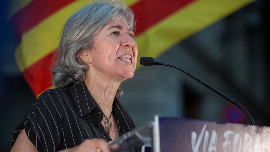 Archivo - La presidenta de la ANC, Dolors Feliu, interviene durante una protesta convocada por la ANC ante la Generalitat, a 24 de julio de 2034, en Barcelona, Cataluña (España). La Assemblea Nacional Catalana (ANC) ha convocado esta concentración bajo el