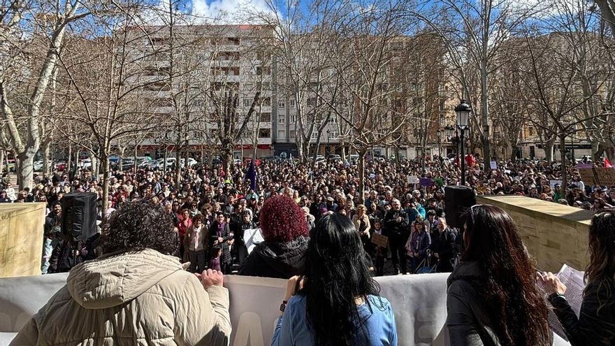 Logroño clama por la igualdad, la memoria y el 'no a la guerra' en un multitudinario 8M