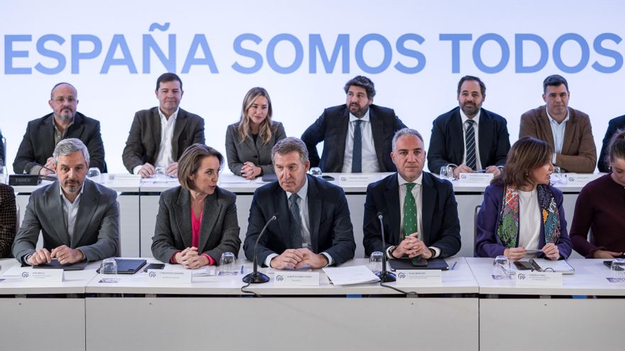 Archivo - (I-D) El diputado del PP Juan Bravo; la secretaria general del PP, Cuca Gamarra; el presidente del PP, Alberto Núñez Feijóo y el vicesecretario de Coordinación Autonómica y Local del PP, Elías Bendodo, durante una reunión del Comité Ejecutivo de