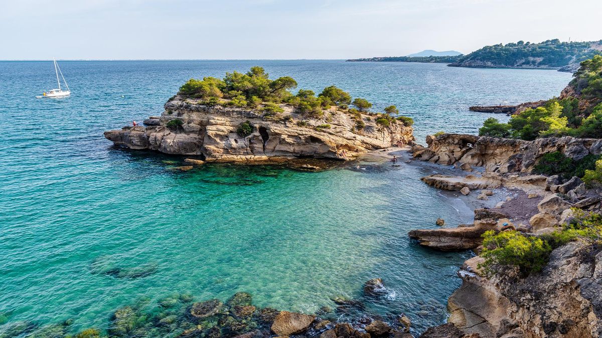 Playa del Islote en L'Ametlla de Mar en la Costa Dorada