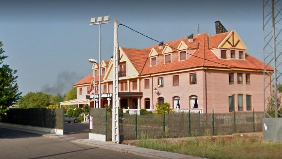 Condena a los dueños de un club de Mansilla por retener a mujeres y a un policía nacional de Extranjería que les protegía