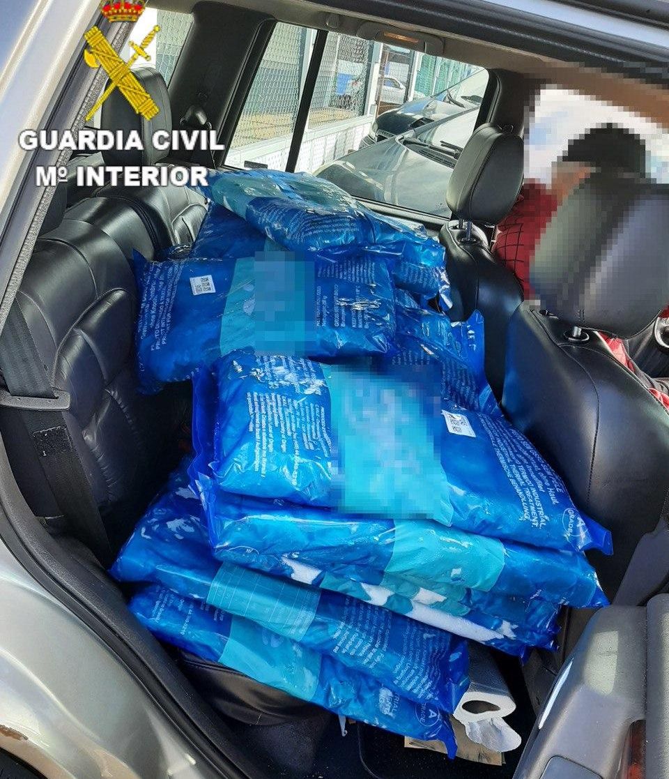 Vehículo con las bolsas de carnes intervenidas en Agaete