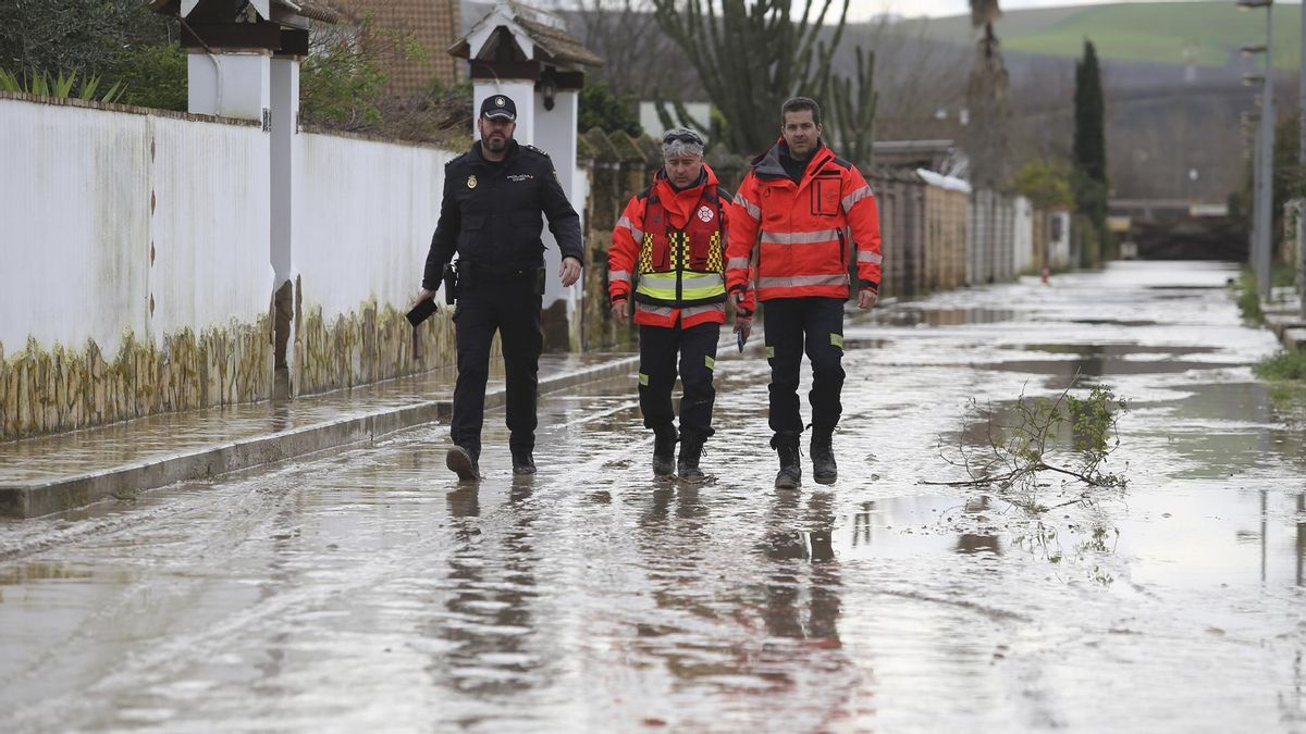 Policía y bomberos en Altea