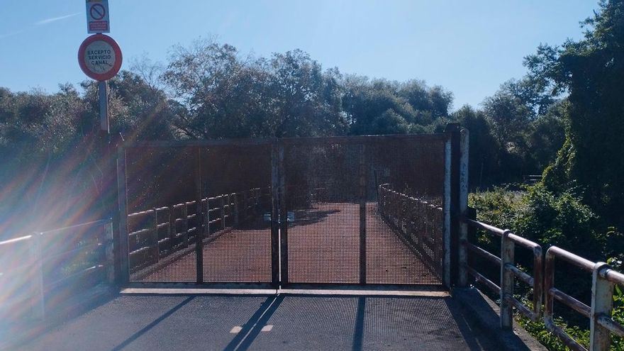 Vuelven a cerrar el camino junto al canal del Guadalmellato que lleva a Rabanales y Alcolea