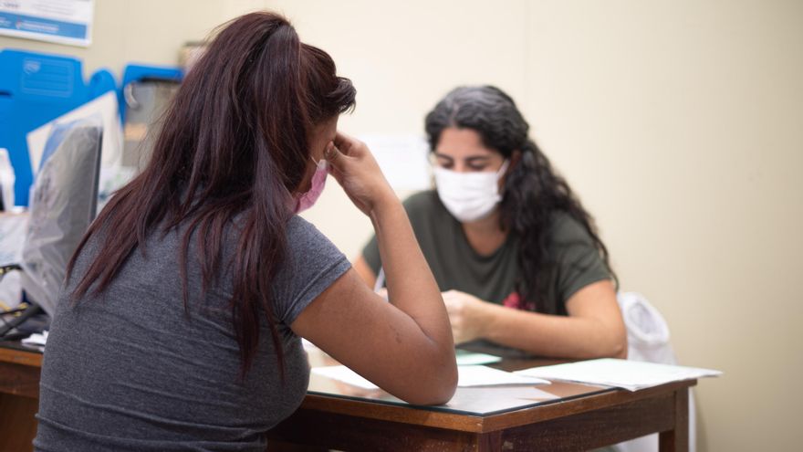 En los consultorios de Salta visitados por este diario, una de cada dos solicitantes es víctima de violencia de género.