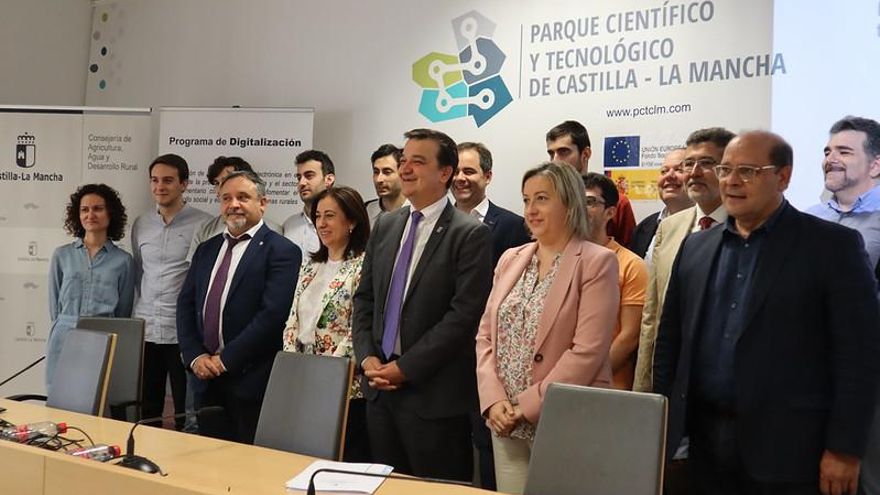 Foto de familia de la presentación en Albacete