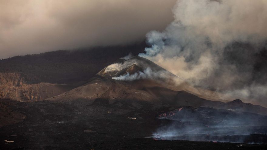 Baja el tremor volcánico y sigue la tendencia descendente del dióxido de azufre con "episodios" explosivos