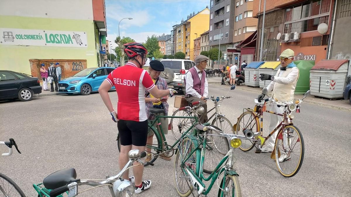 Flores del Sil cita este sábado a los aficionados a las bicicletas clásicas con una marcha