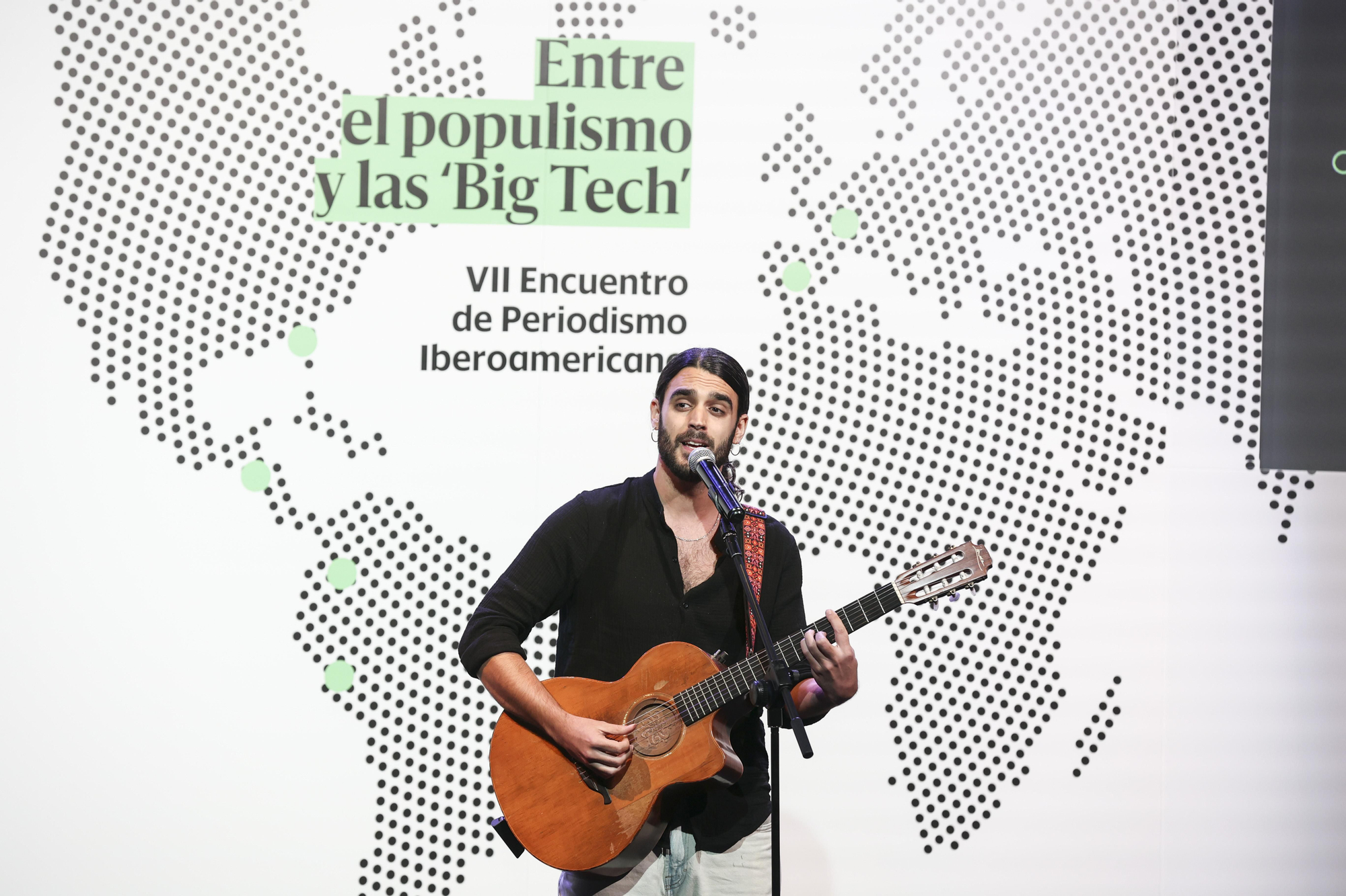 El cantautor Pedro Pastor