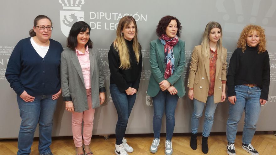Representantes de las asociaciones participantes del plan de refugiados y la Diputación de León.