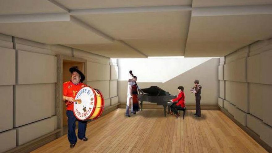 Uno de los muchos montajes críticos contra el proyecto de la Junta de Castilla y León de Conservatorio anexo al campo de fútbol, este obra de Ignacio García, que ilustra una hipotética 'masterclass' de Manolo el del Bombo.