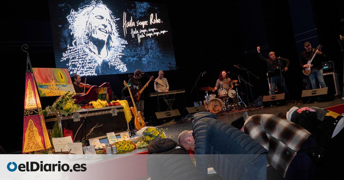 Miles de personas despiden a Robe en un sentido homenaje en Extremadura: Hasta siempre, siempre, siempre