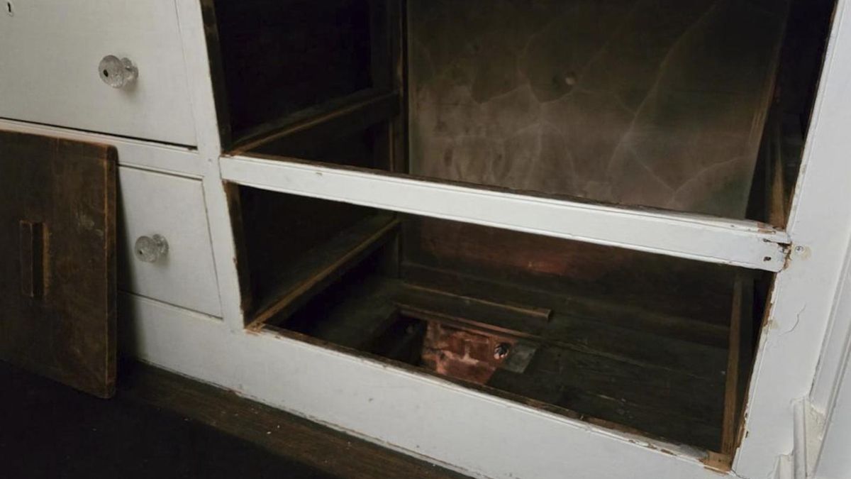 Un simple cajón en una casa levantada en 1832 en Manhattan terminó revelando un pasadizo que ha desconcertado a los historiadores casi cien años
