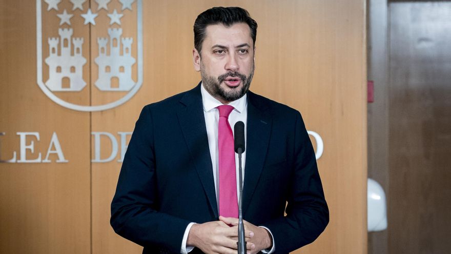 El portavoz del PP en la Asamblea, Carlos Díaz Pache, atiende a los medios al término de una sesión plenaria en la Asamblea de Madrid.