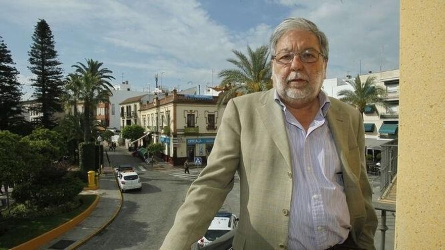 Tras 10 mayorías absolutas consecutivas y 39 años como alcalde, Francisco Toscano cede el bastón en Dos Hermanas