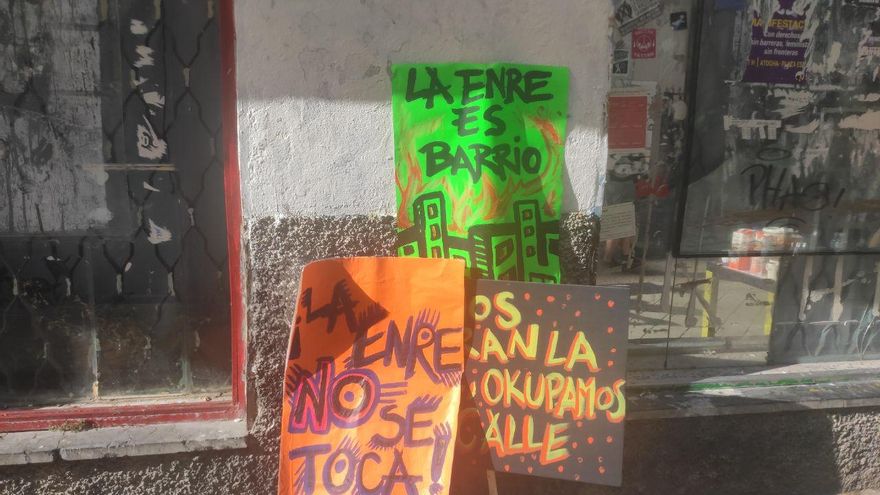 Concentración vecinal impide el precinto del Centro Social La Enredadera, en Tetuán