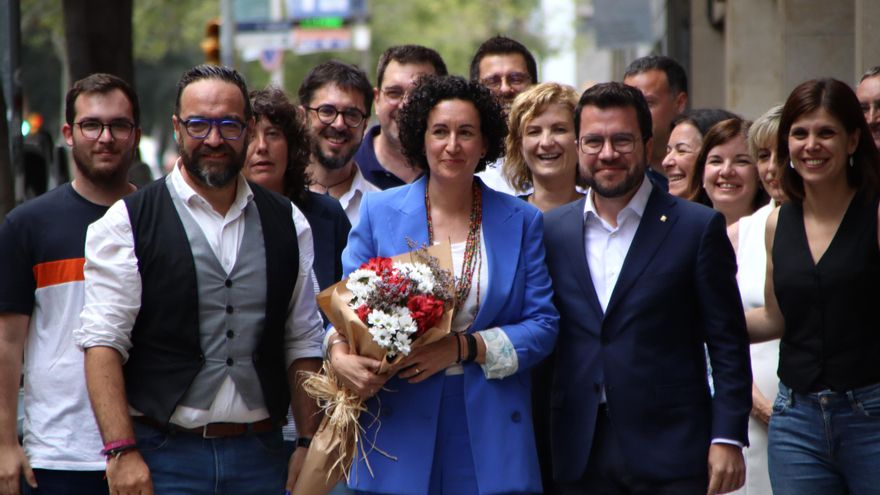 Marta Rovira, al llegar a la sede de ERC acompañada del president de la Generalitat en funciones, Pere Aragonès