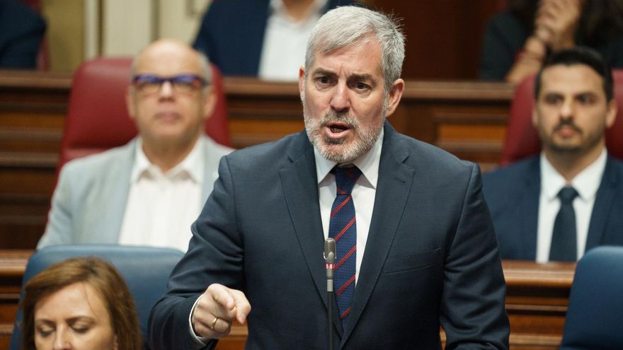 Clavijo se empeña en defender al PP pese a que sus propuestas dilatarían más la acogida entre comunidades autónomas