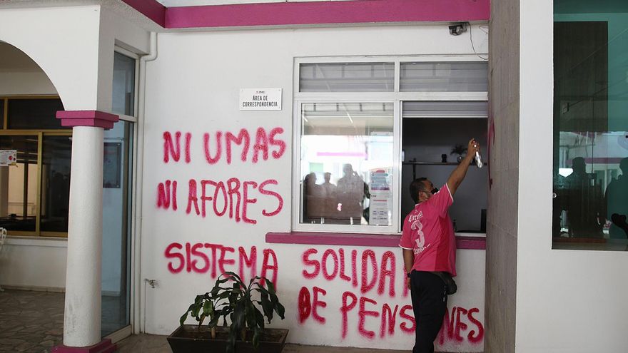 Conflicto entre Sheinbaum y maestros escala con amenaza de "boicot" a elección judicial