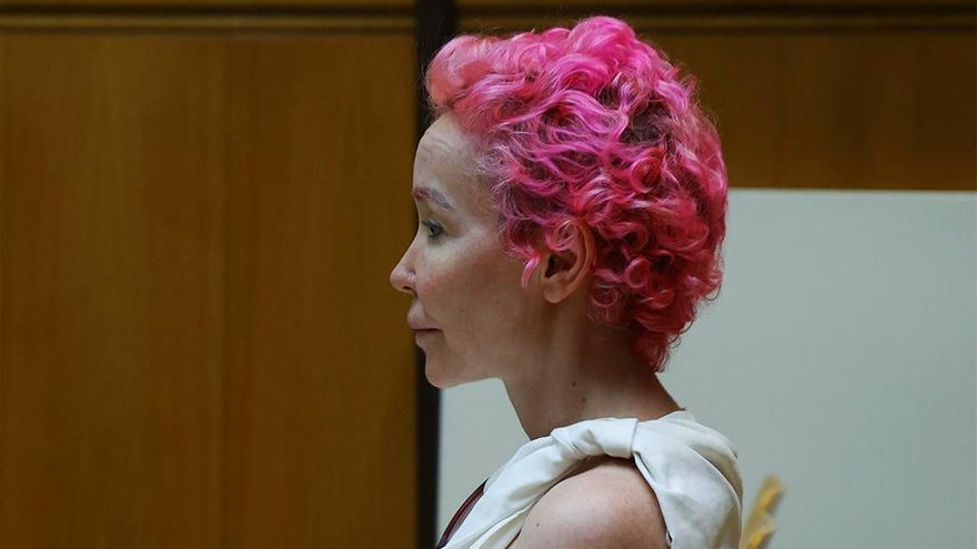 Condenan a cuatro años y medio de cárcel a la exmujer de Josep María Mainat por lesiones: aunque lo intentó matar, "desistió"