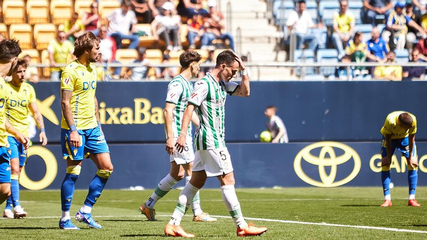 El respiro de Cádiz y la realidad del Córdoba CF: ritmo de descenso en la segunda vuelta