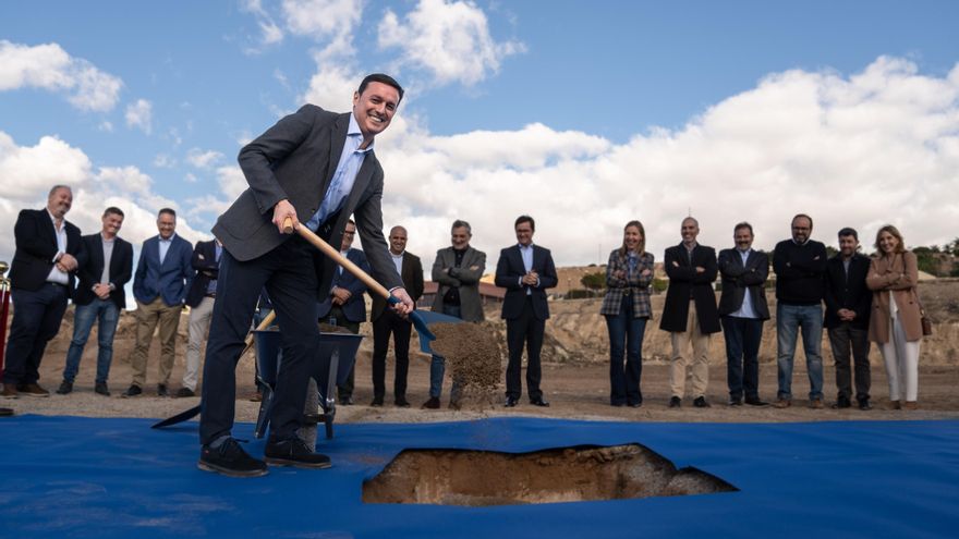 Coches, casas y hasta una administración de lotería: el pelotazo del 'caso mascarillas' que salpica al PP de Almería