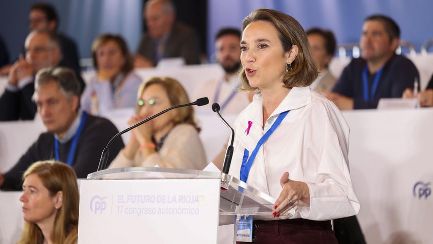 Feijóo mantiene a Gamarra como secretaria general del PP y deja en el aire la portavocía del Congreso