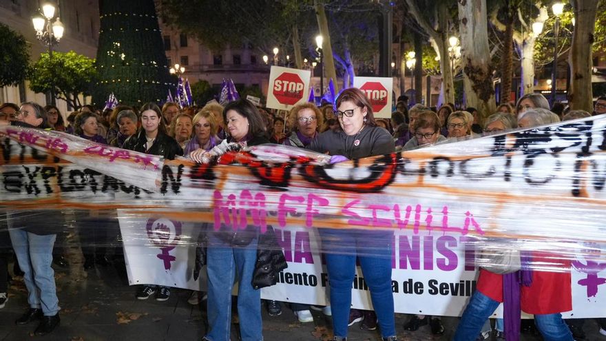 El movimiento feminista de Sevilla planta cara al muro de la violencia contra las mujeres por el 25N