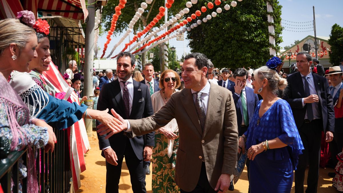 El presidente andaluz y candidato del PP, Juan Manuel Moreno, en la pasada Feria de Abril de Sevilla.